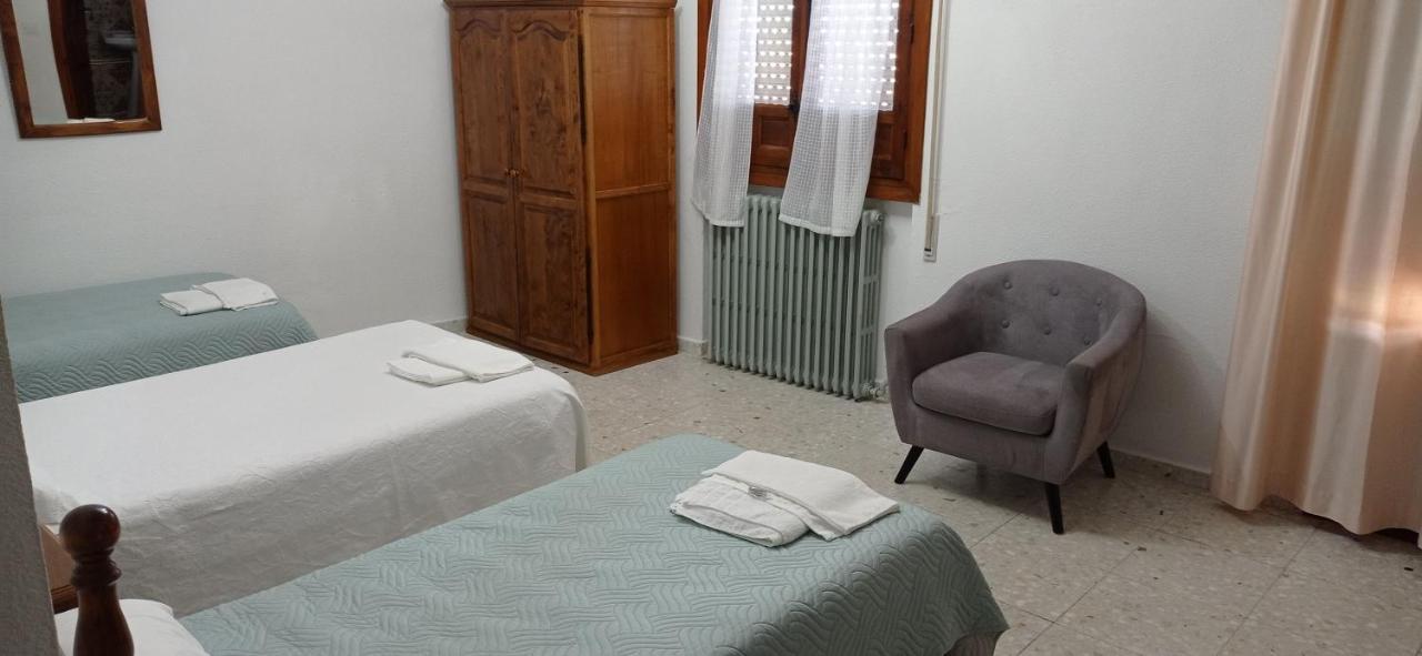 Hostal Gran Capitan Bargas Exterior foto